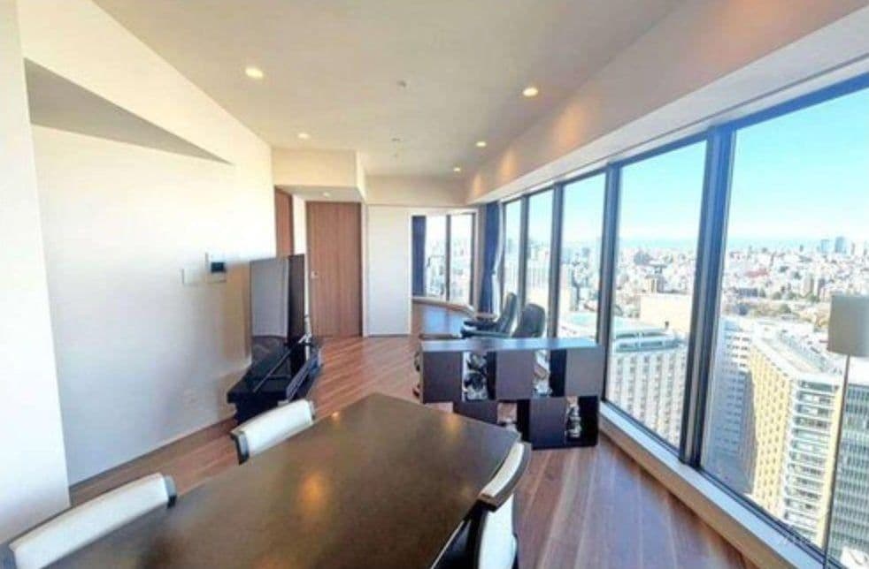 Bright 1BR with Den in Ueno, 4 Min Walk to Station - View 1