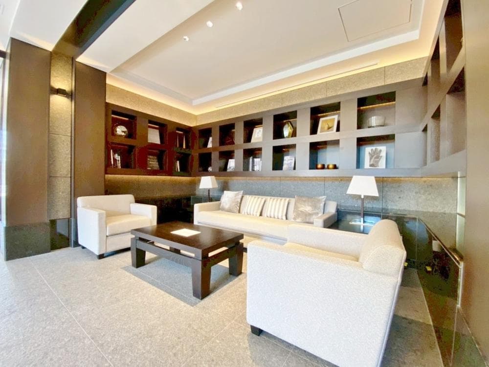 Spacious 3BR with Den Near Toyocho Station - View 1