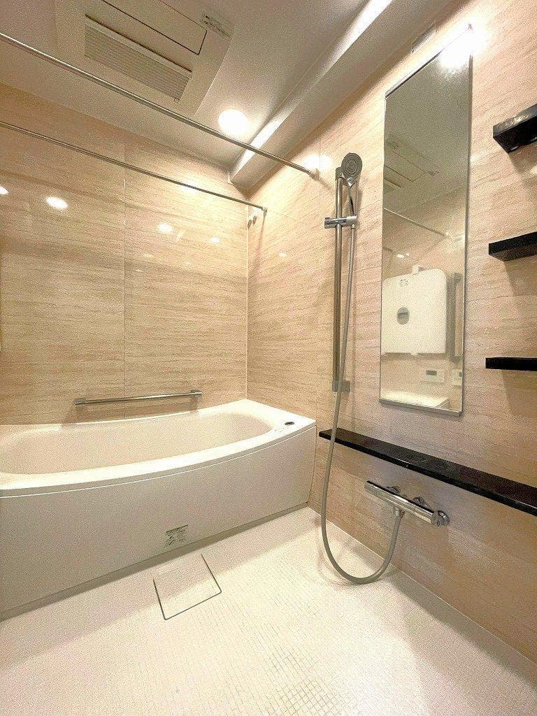 Charming 3BR Riverside Home in Kiyosumi - View 1