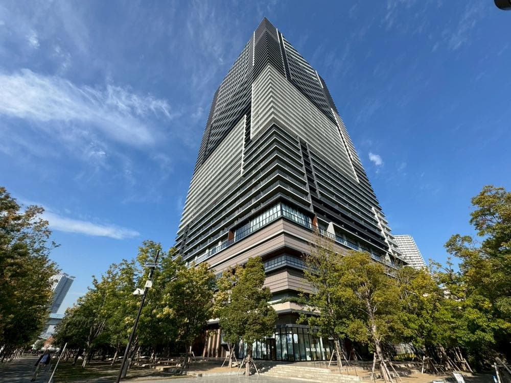 Sophisticated 2BR in Prime Toyosu Location - View 1