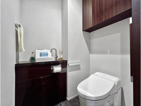 Elegant 2BR + Den Near Meguro Station - View 1