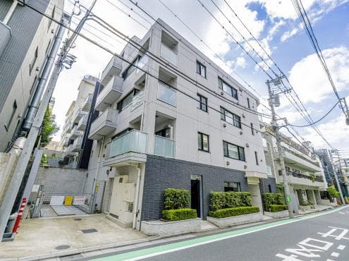 Spacious 3BR Home Near Sanguibashi Station - View 1