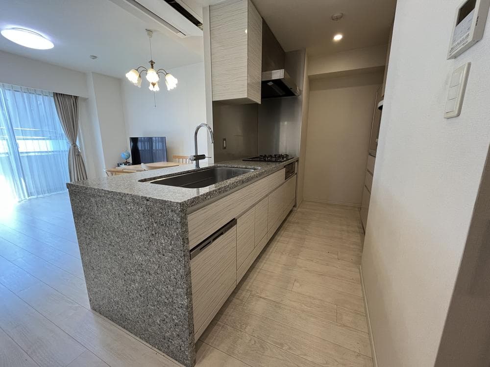 Hilltop 3BR in Prestigious Hiroo with Two Baths - View 1