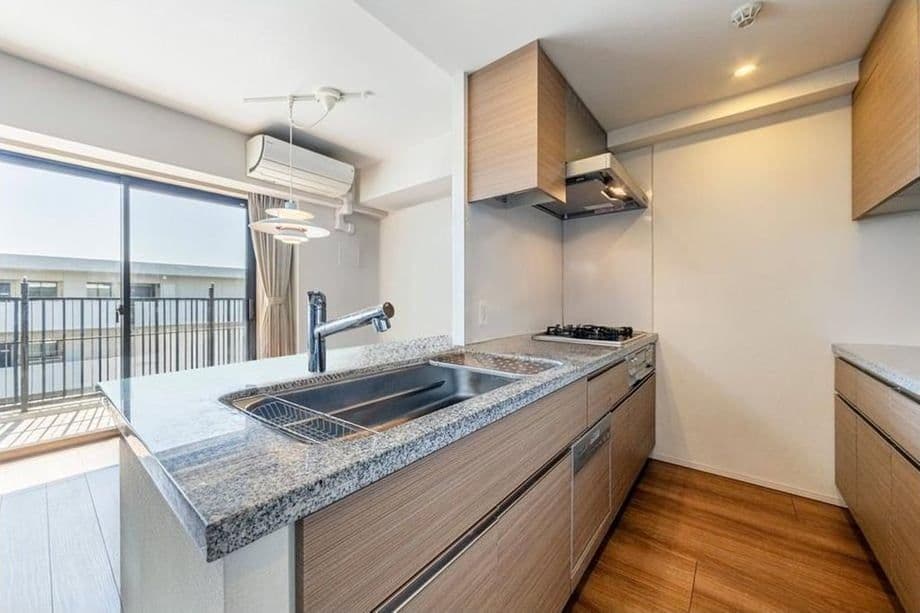 Park-Side 3BR Luxury Home, 4 Min to Station - View 1