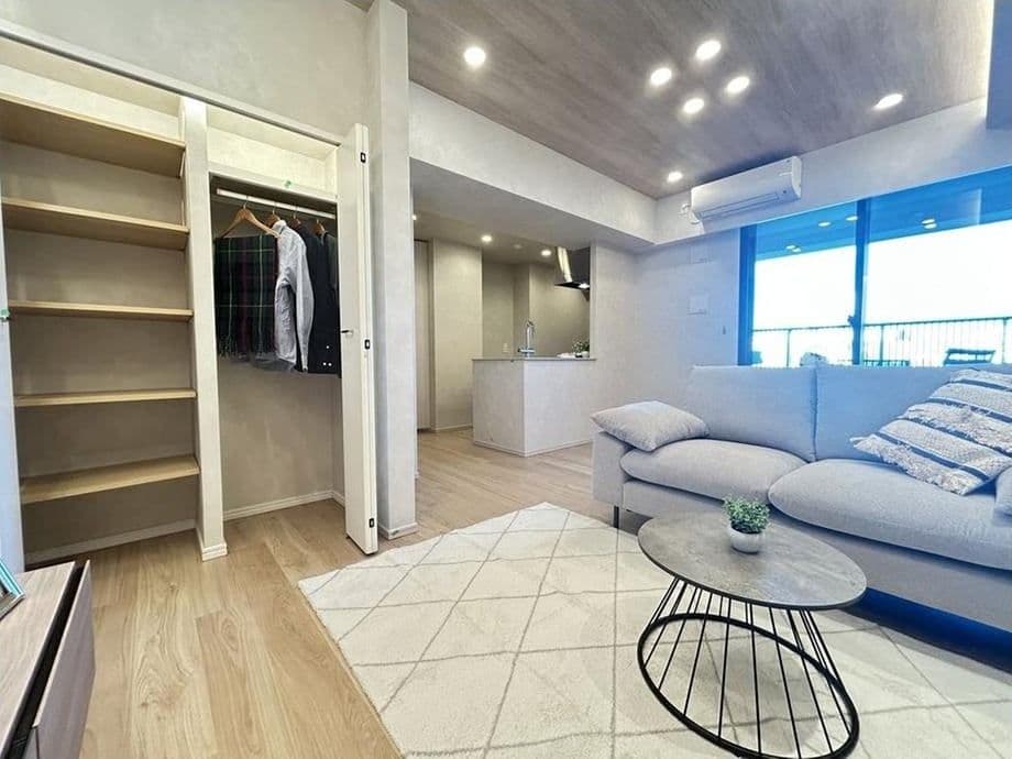 Bright 1BR Just 2 Mins from Station - View 1