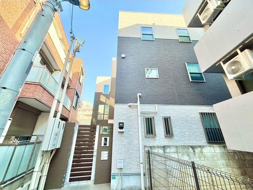 Sunlit 2BR with Den in Toshima - View 1