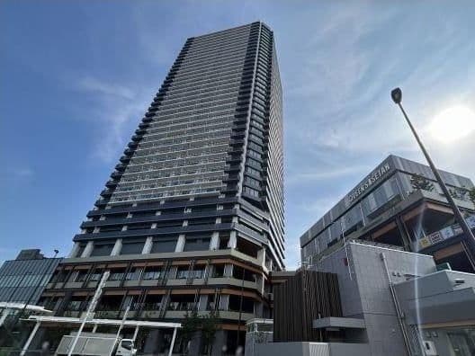 Steps from Jujo Station: Modern 3BR Luxury Apartment - View 1