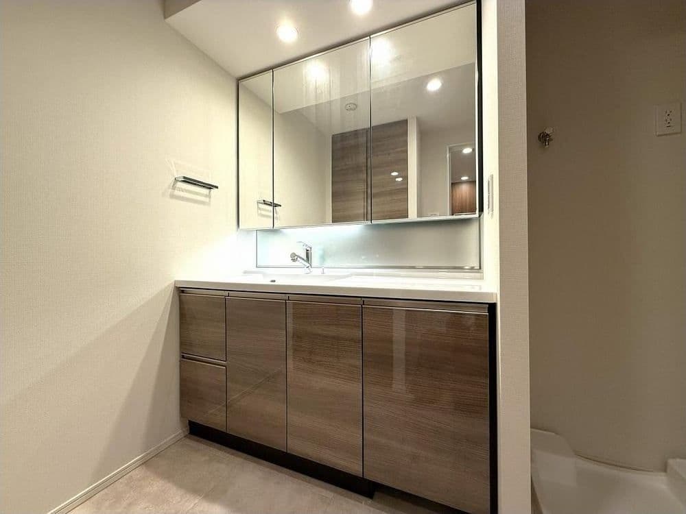 Expansive 3BR Home Near Jujo Station in Kita - View 1