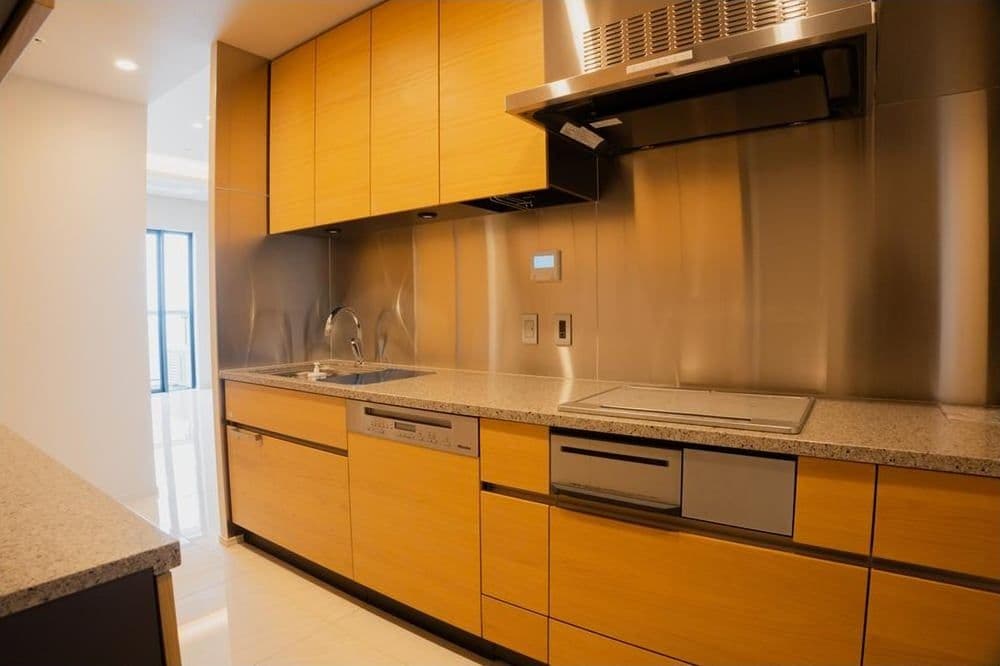 Luxurious 3BR Corner Unit in Vibrant Kita - View 1