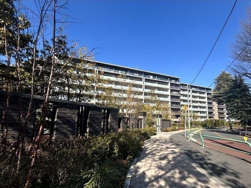 Spacious 3BR with Park Views in Nerima - View 1
