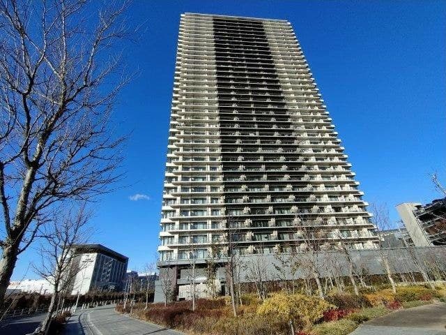 Spacious 3BR Apartment with Den in Kanamachi - View 1