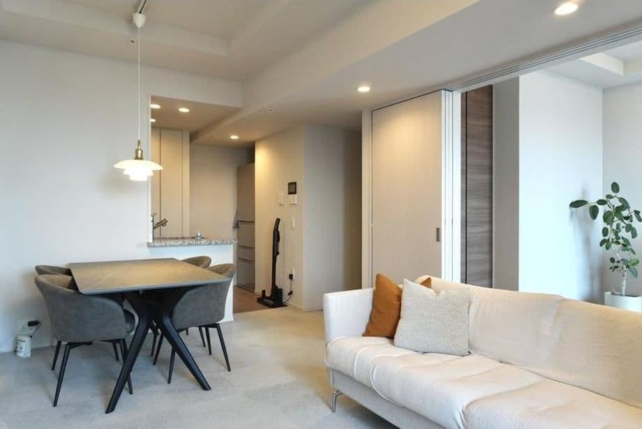 Bright 2BR with Prime Hirai Station Access - View 1