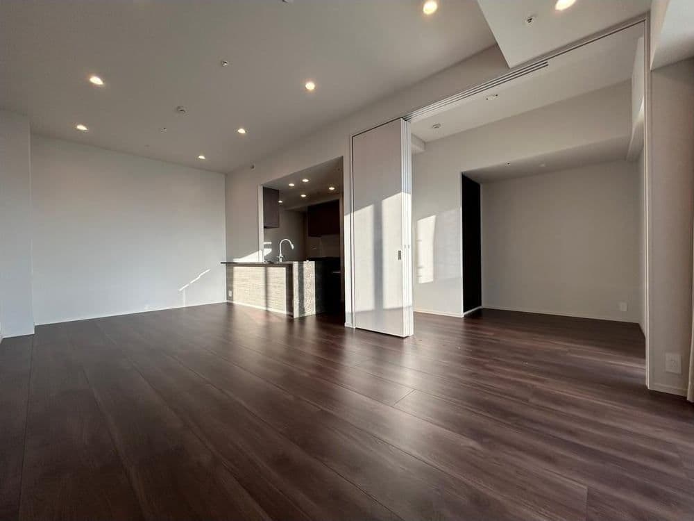 Expansive 3BR Luxury Penthouse in Hirai