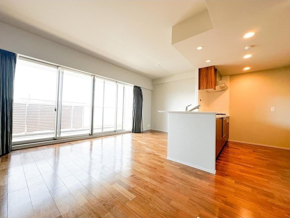 Large 4BR with Den, Steps from Tama Center Station - View 1