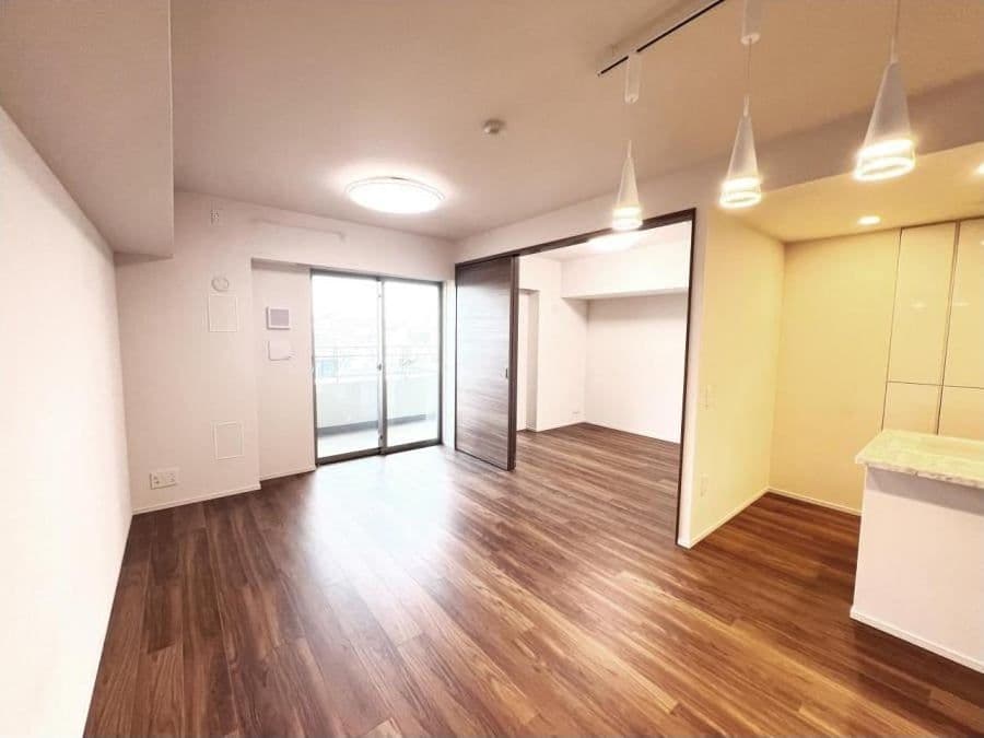Prime 2BR Luxury Unit, 4 Mins to Tamaplaza Station - View 1