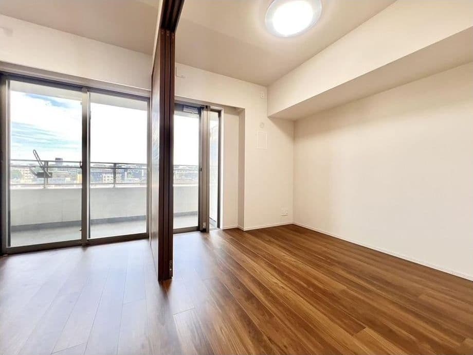 Bright 2BR Luxury Apartment Near Tamaplaza Station - View 1