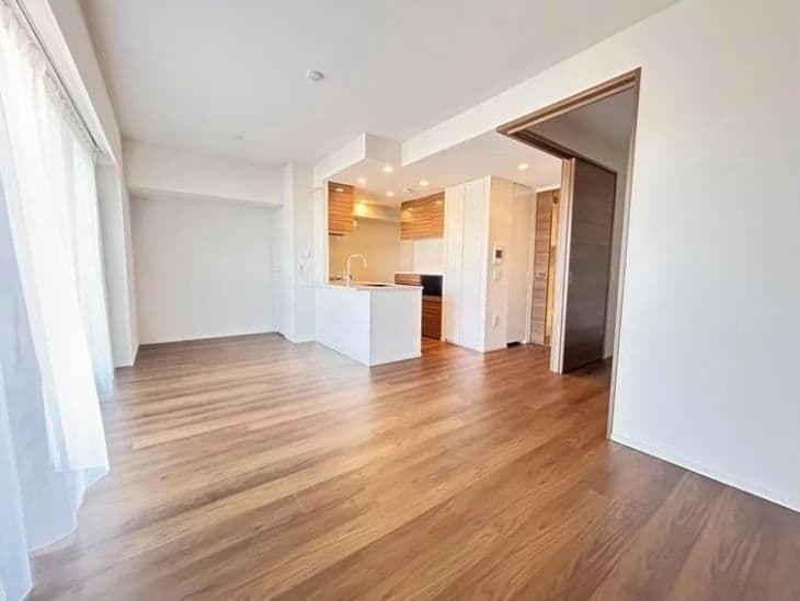 Modern 3BR Luxury Apartment Near Tamaplaza Station - View 1