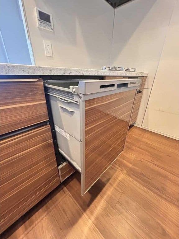Renovated 3BR Luxury Home, 5-Minute Station Walk - View 1
