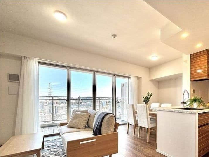 Bright 3BR Luxury Unit Near Tamaplaza Station - View 1