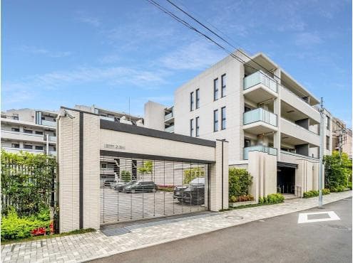 Modern 3BR Luxury Home Near Yokohama Station - View 1