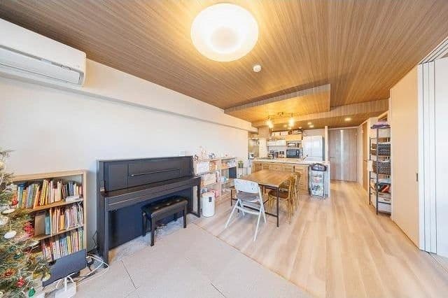 Spacious 3BR in New Yokohama Building - View 1