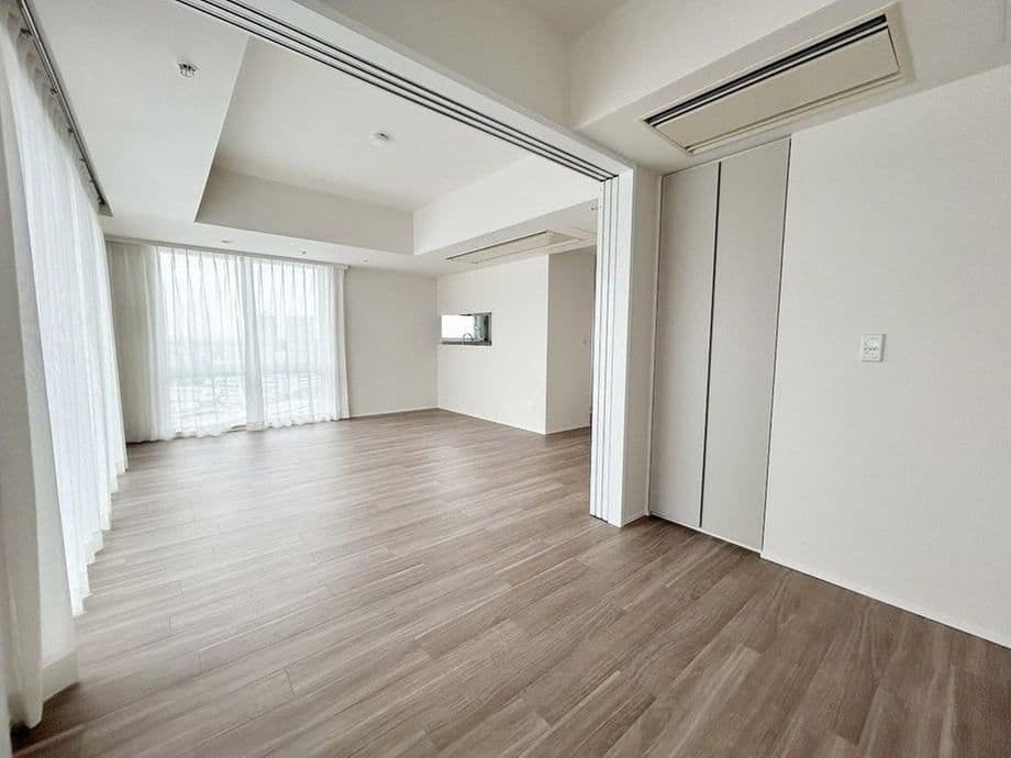 Luxury 3BR with Water Views in Minatomirai - View 1