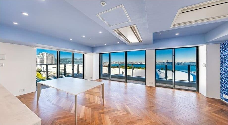 Corner Unit 2BR in Vibrant Minatomirai - View 1