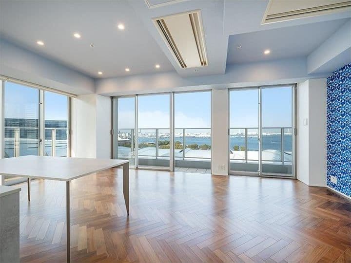 Sunlit 2BR in the Heart of Minatomirai - View 1