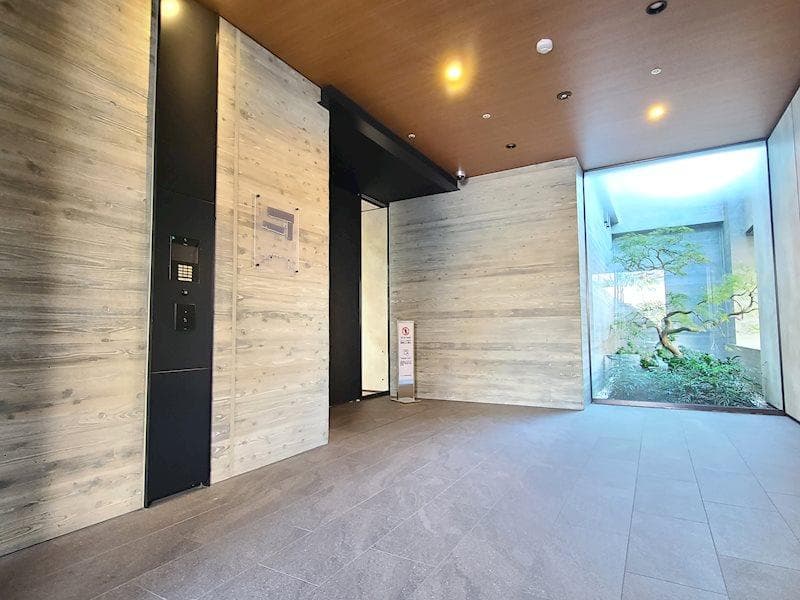Luxury 2025 3BR Near Tammachi Station in Yokohama - View 1