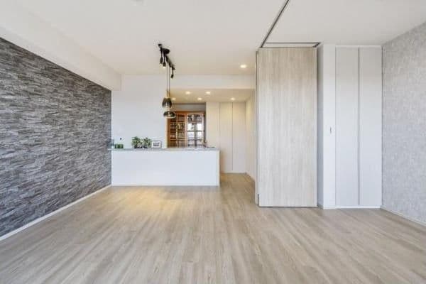 1-Minute Walk to Station: Modern 3BR in Yokohama - View 1