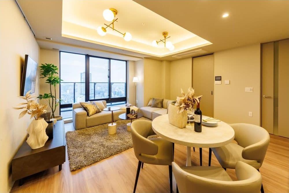 Spacious 1BR in Iconic Yokohama Tower - View 1
