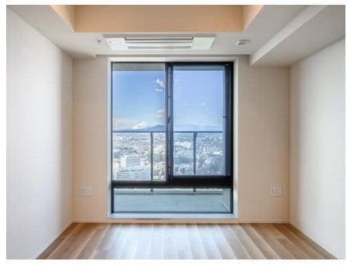 Luxury 3BR Penthouse in Yokohama Front Tower - View 1