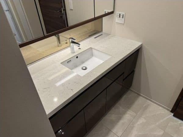 Bright 3BR in Yokohama's Vibrant Station District - View 1