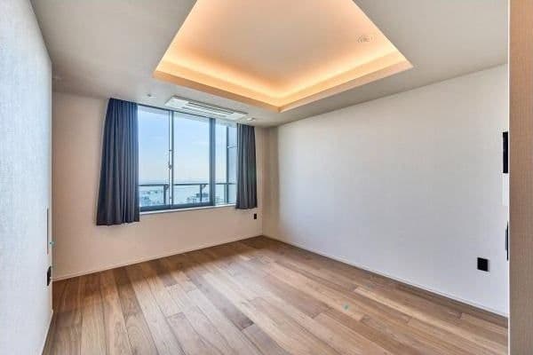 Spacious 2BR Penthouse in Yokohama's Premier Tower - View 1