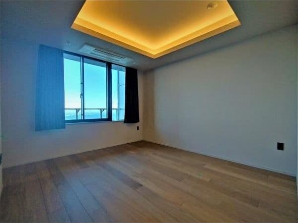 Luxury 2BR with Panoramic Yokohama City Views - View 1