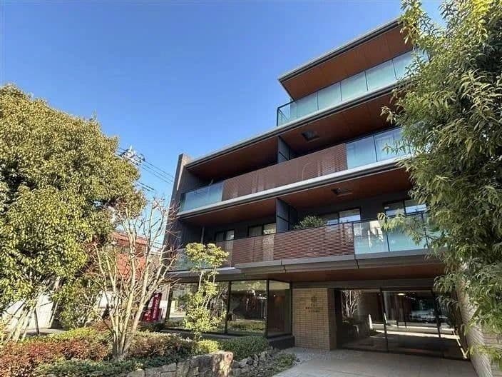 Expansive 3BR Luxury Home Near Shin-Maruko Station - View 1