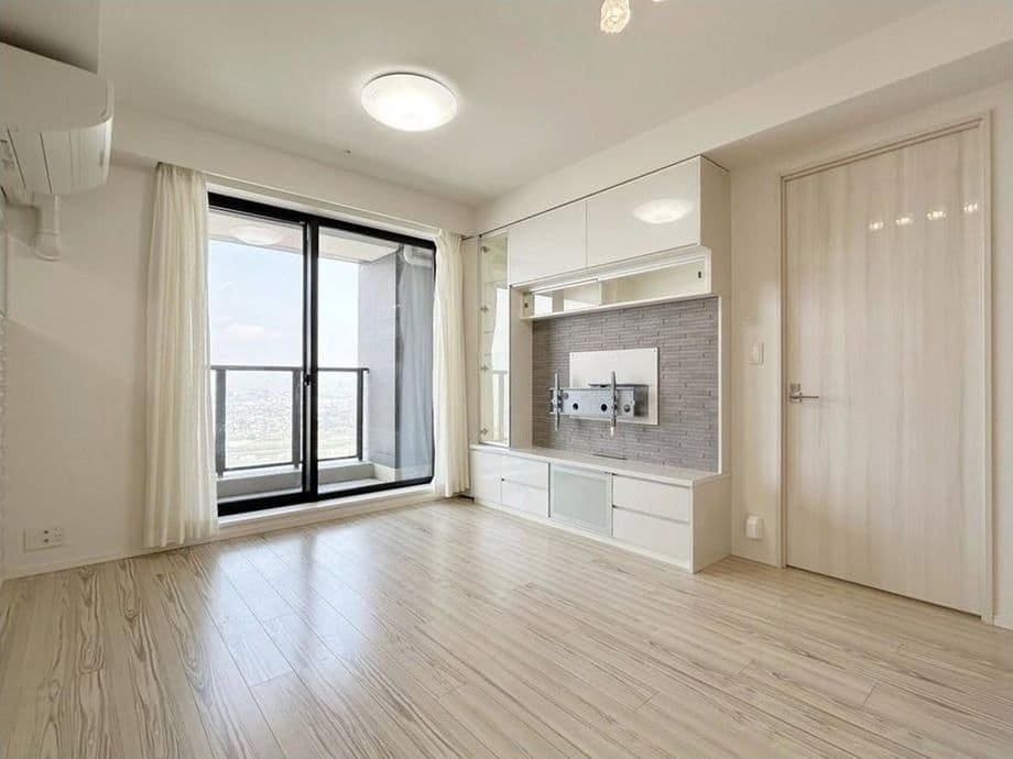 Renovated 3BR Just 4 Minutes from the Station - View 1