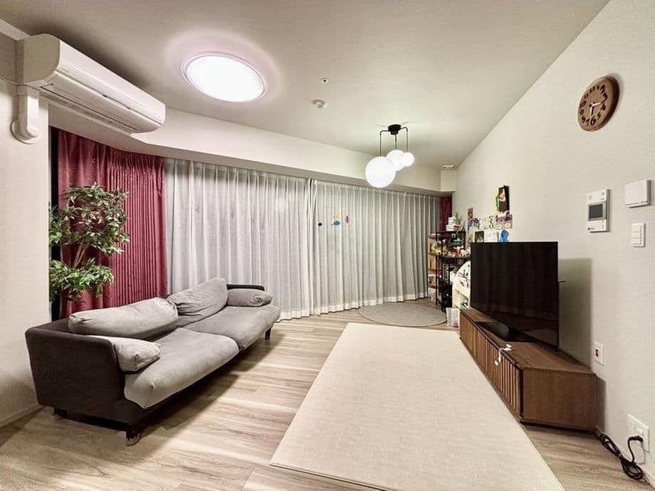 Two-Minute Walk to Station: Modern 3BR Residence - View 1