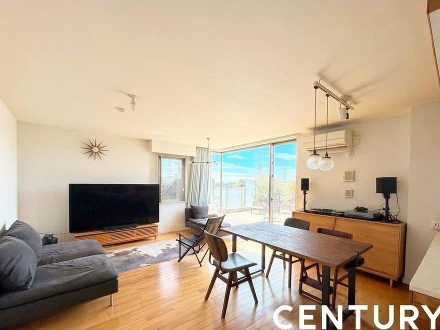 Modern 3BR Luxury Apartment in Vibrant Takatsu - View 1