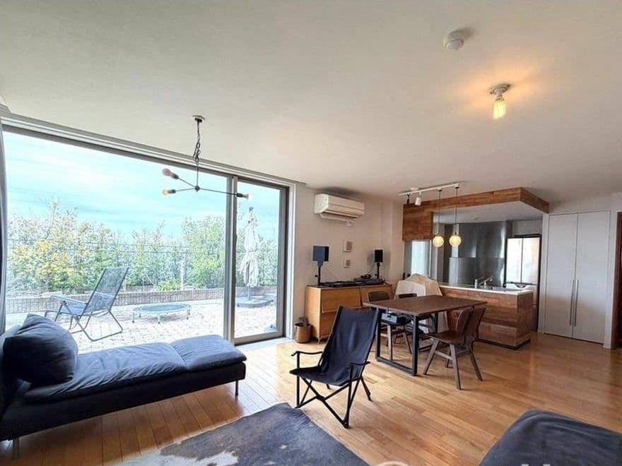 Spacious 3BR Luxury Home Near Dual Train Lines - View 1