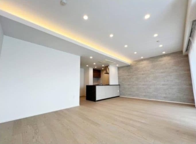 Charming 1BR Just 8 Mins to Station - View 1