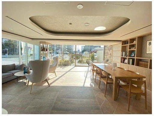 Luxury 2BR with Expansive Layout - View 1