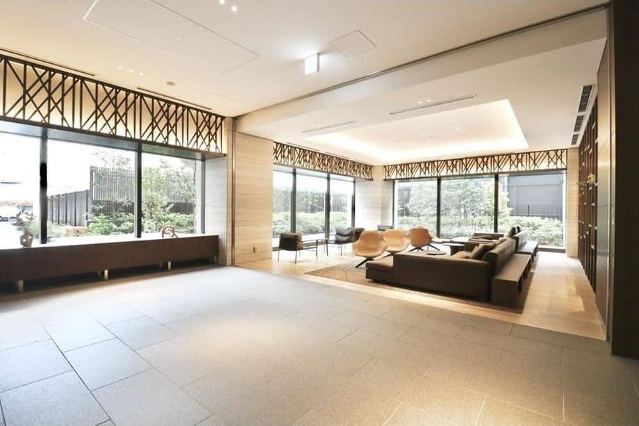 Top-Floor 3BR Luxury Residence