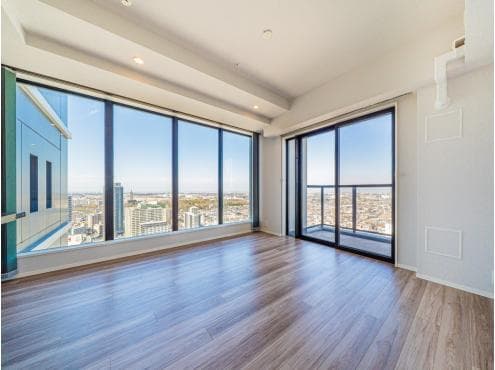 Luxury 3BR with Den Near Station - View 1