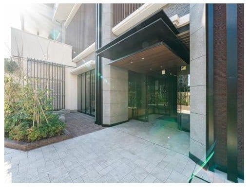 Bright 4BR Apartment Steps from the Station - View 1