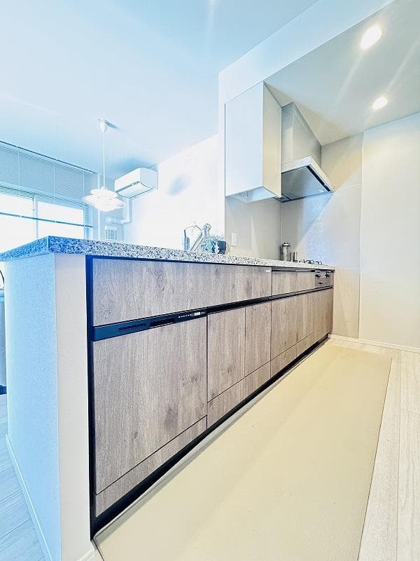 Luxury 3BR with Bay Park Views - View 1