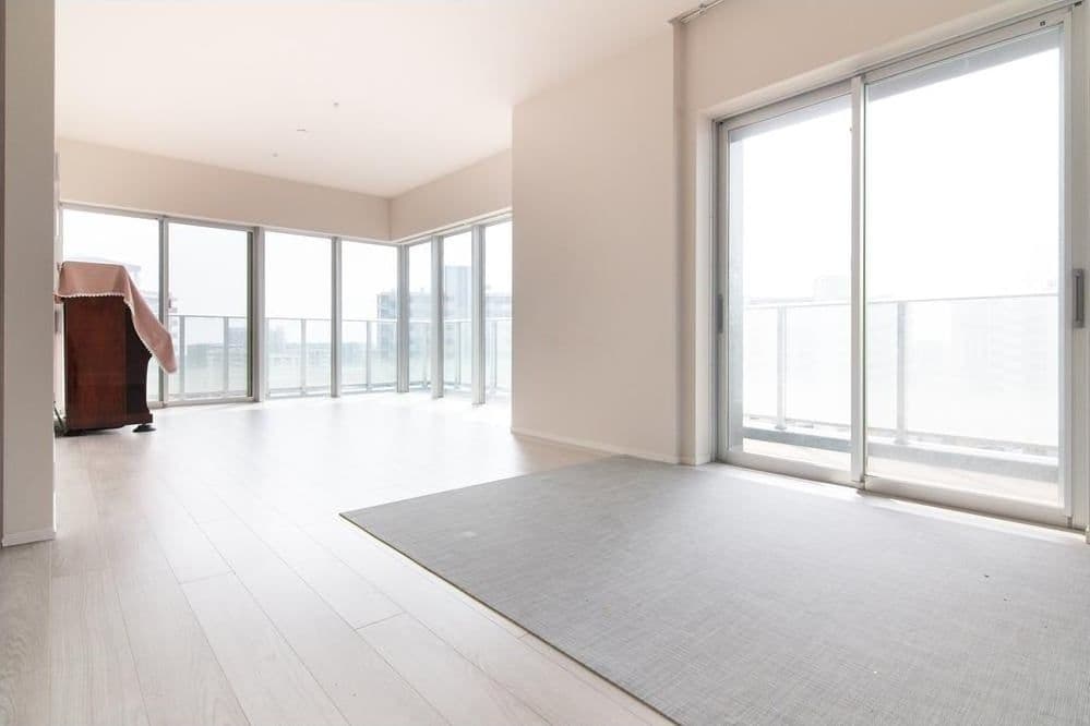 Premium 3BR with Bay Park Skyline Views - View 1