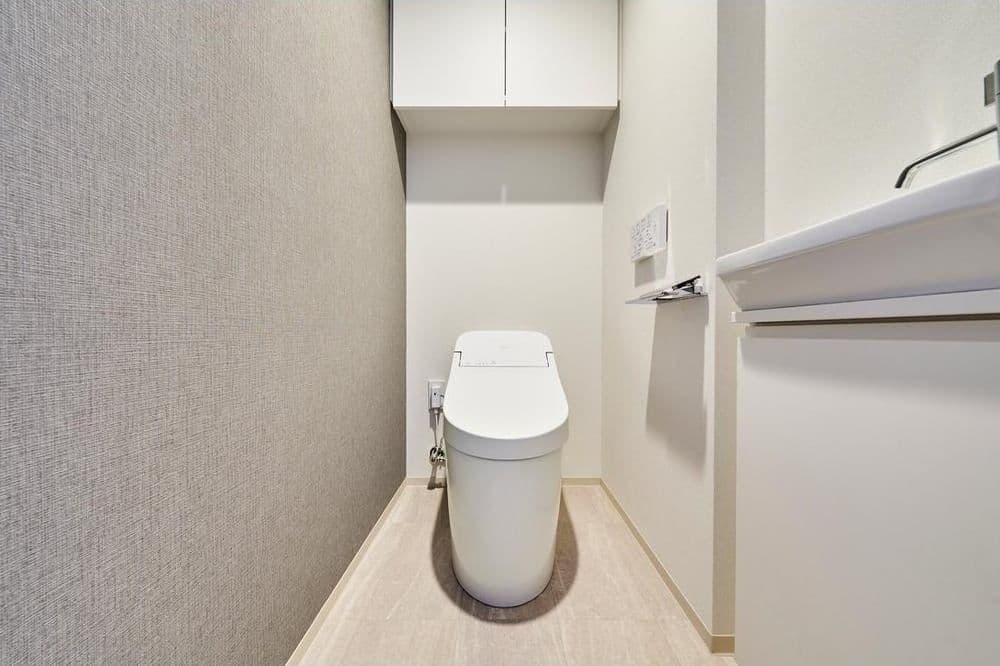 Spacious 3BR Steps from the Station - View 1