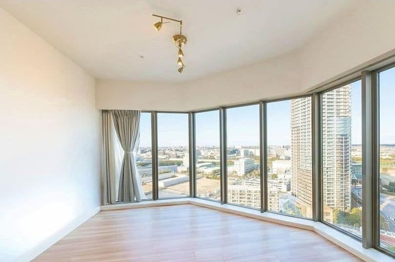 Expansive 3BR Apartment Near the Bay - View 1