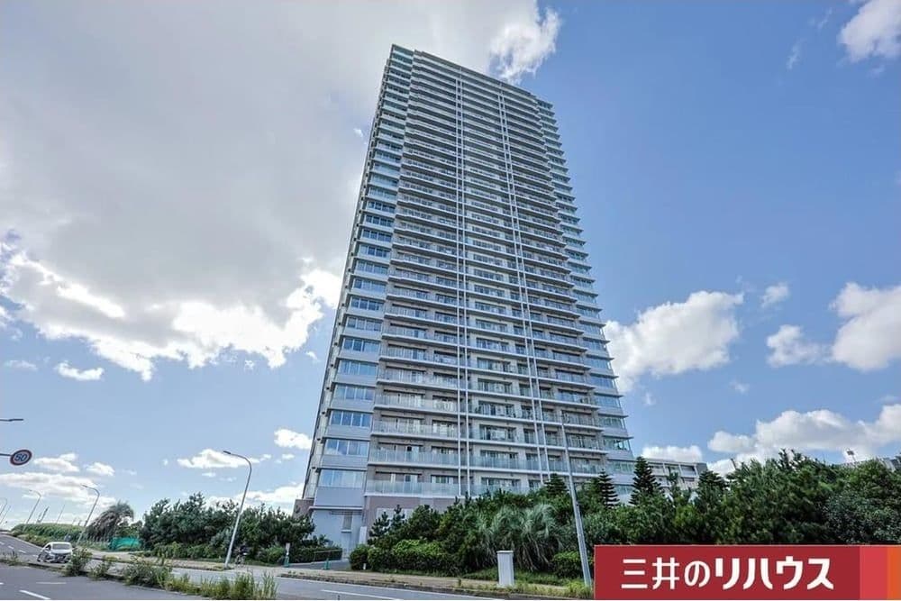 Spacious 2BR with Bayfront Views - View 1